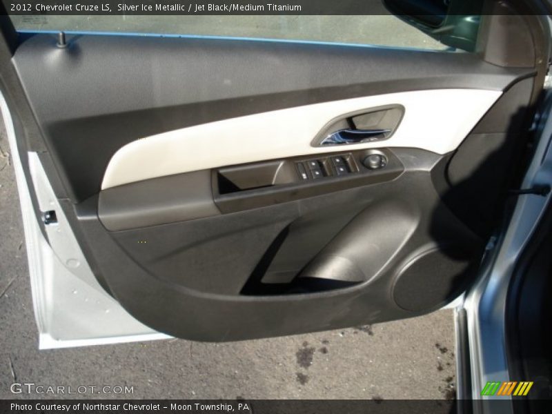 Silver Ice Metallic / Jet Black/Medium Titanium 2012 Chevrolet Cruze LS