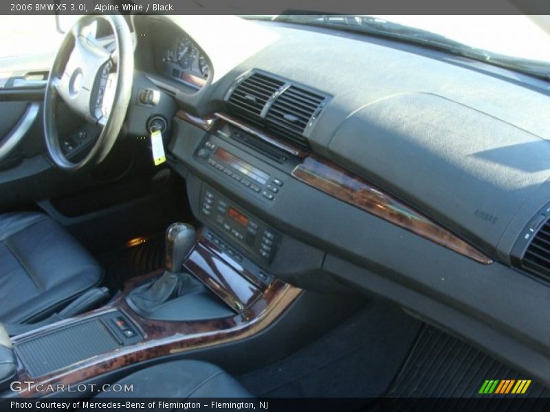 Alpine White / Black 2006 BMW X5 3.0i