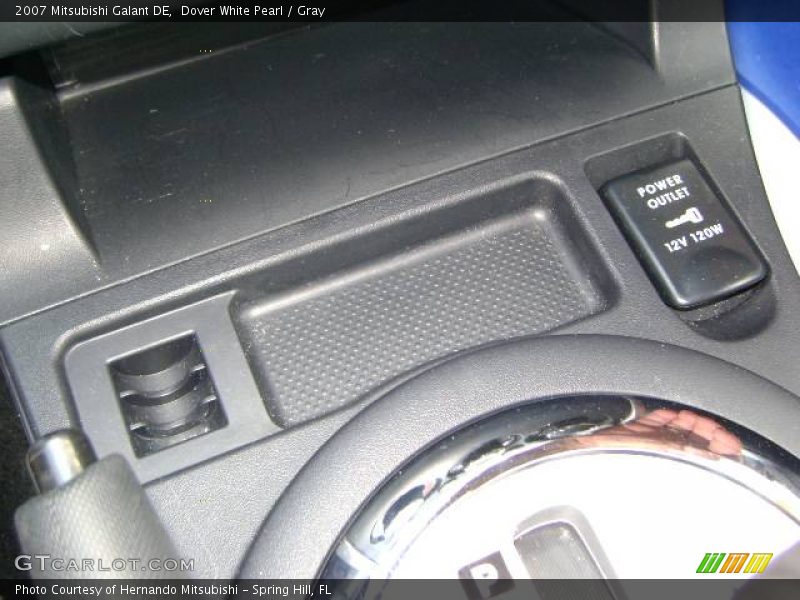Dover White Pearl / Gray 2007 Mitsubishi Galant DE