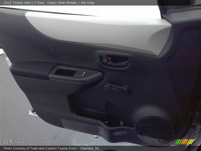 Classic Silver Metallic / Ash Gray 2012 Toyota Yaris L 5 Door