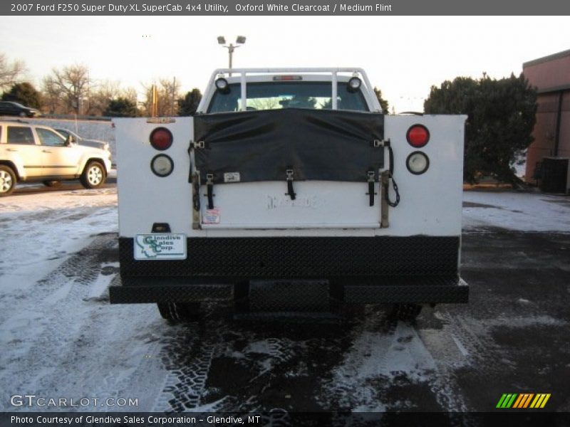 Oxford White Clearcoat / Medium Flint 2007 Ford F250 Super Duty XL SuperCab 4x4 Utility