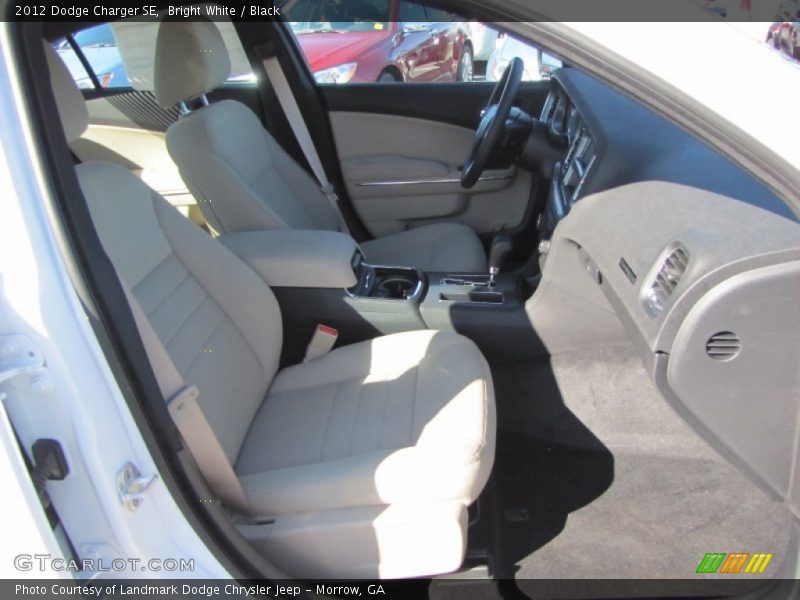 Bright White / Black 2012 Dodge Charger SE