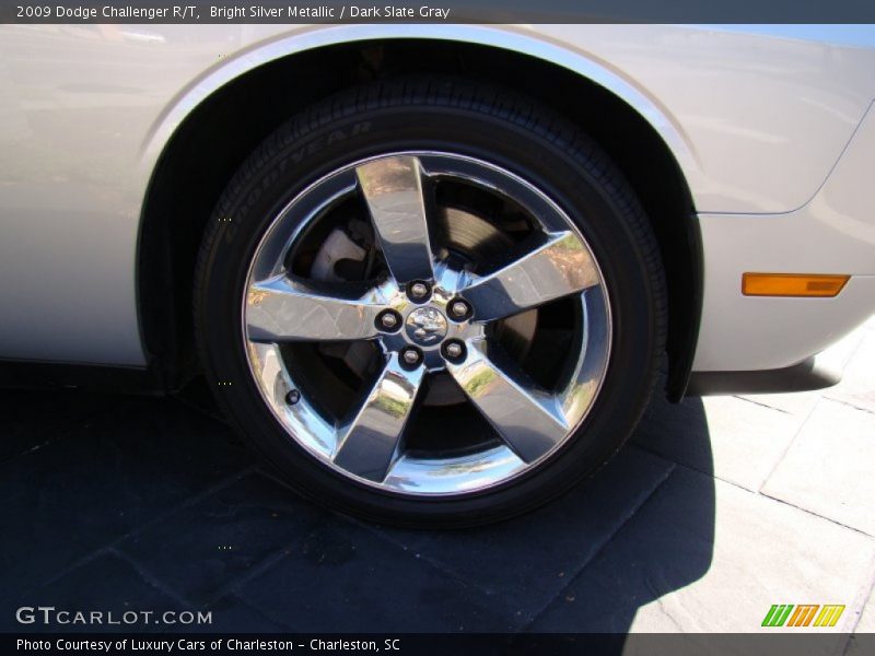 Bright Silver Metallic / Dark Slate Gray 2009 Dodge Challenger R/T
