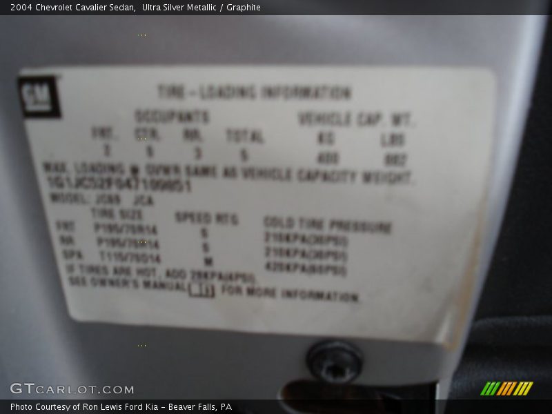 Ultra Silver Metallic / Graphite 2004 Chevrolet Cavalier Sedan
