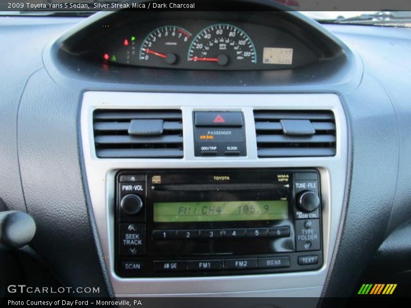 Silver Streak Mica / Dark Charcoal 2009 Toyota Yaris S Sedan