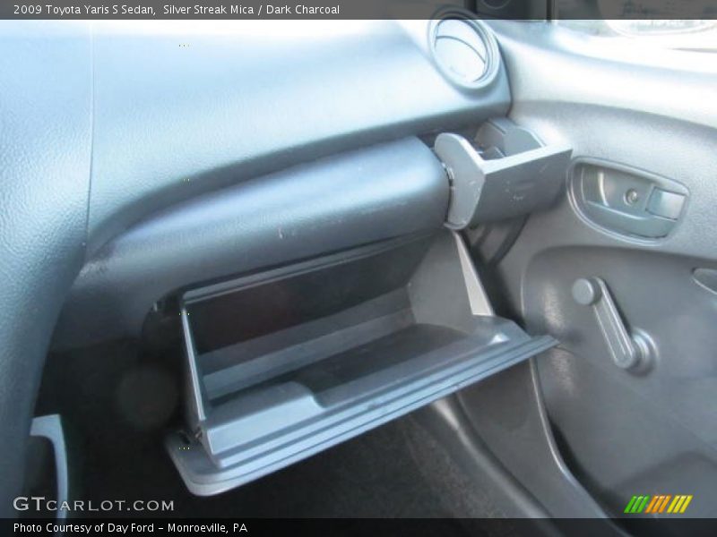 Silver Streak Mica / Dark Charcoal 2009 Toyota Yaris S Sedan