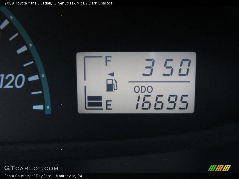 Silver Streak Mica / Dark Charcoal 2009 Toyota Yaris S Sedan