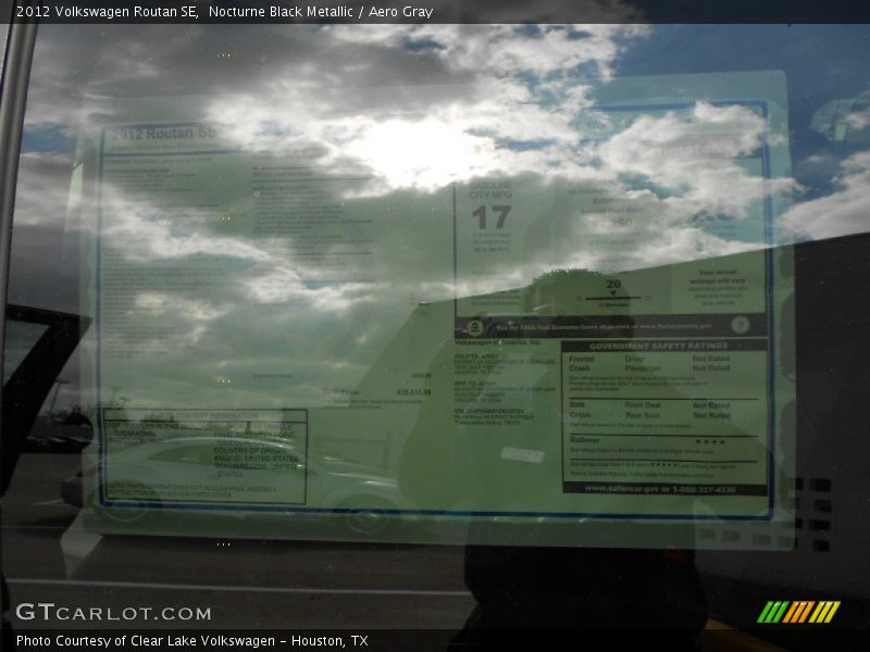 Nocturne Black Metallic / Aero Gray 2012 Volkswagen Routan SE