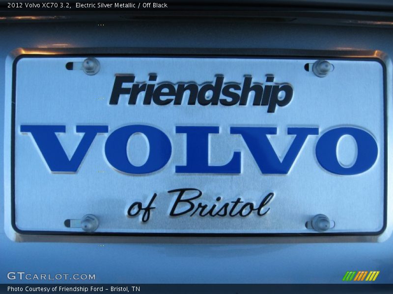Electric Silver Metallic / Off Black 2012 Volvo XC70 3.2
