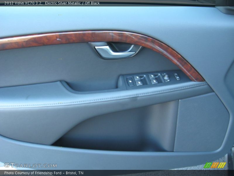 Electric Silver Metallic / Off Black 2012 Volvo XC70 3.2