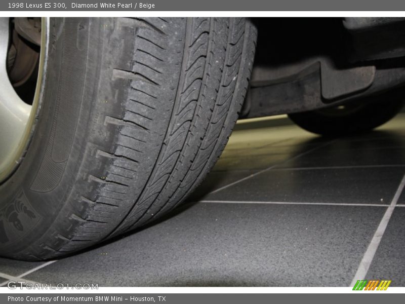 Diamond White Pearl / Beige 1998 Lexus ES 300