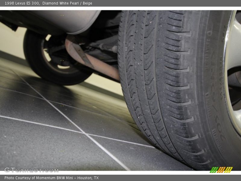 Diamond White Pearl / Beige 1998 Lexus ES 300