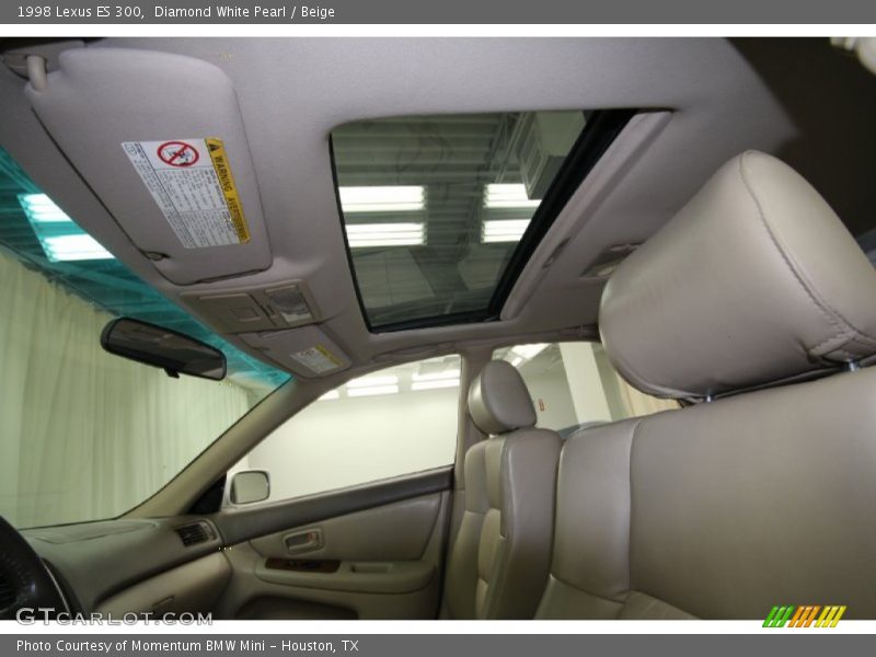 Diamond White Pearl / Beige 1998 Lexus ES 300