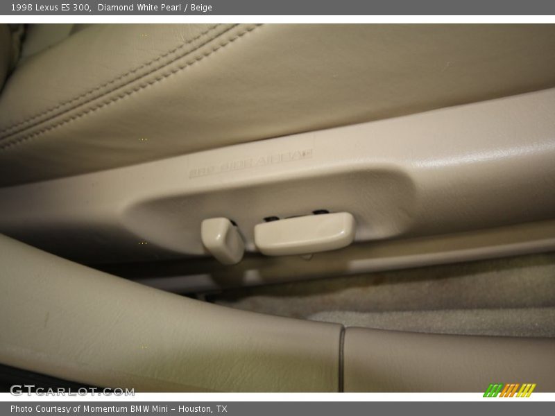 Diamond White Pearl / Beige 1998 Lexus ES 300