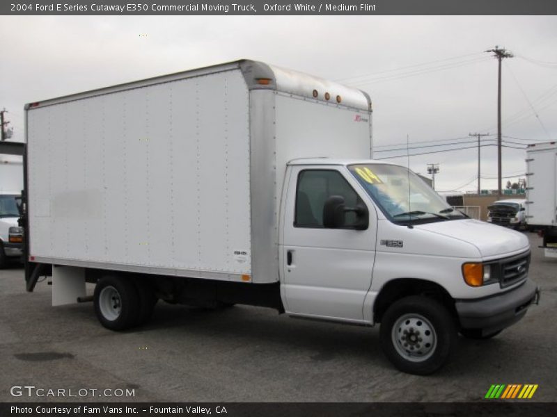 Oxford White / Medium Flint 2004 Ford E Series Cutaway E350 Commercial Moving Truck