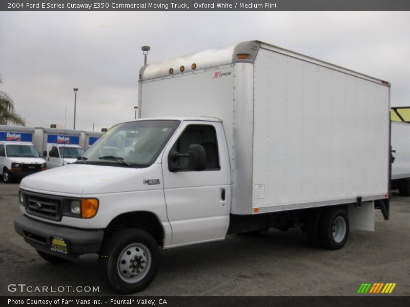 Front 3/4 View of 2004 E Series Cutaway E350 Commercial Moving Truck