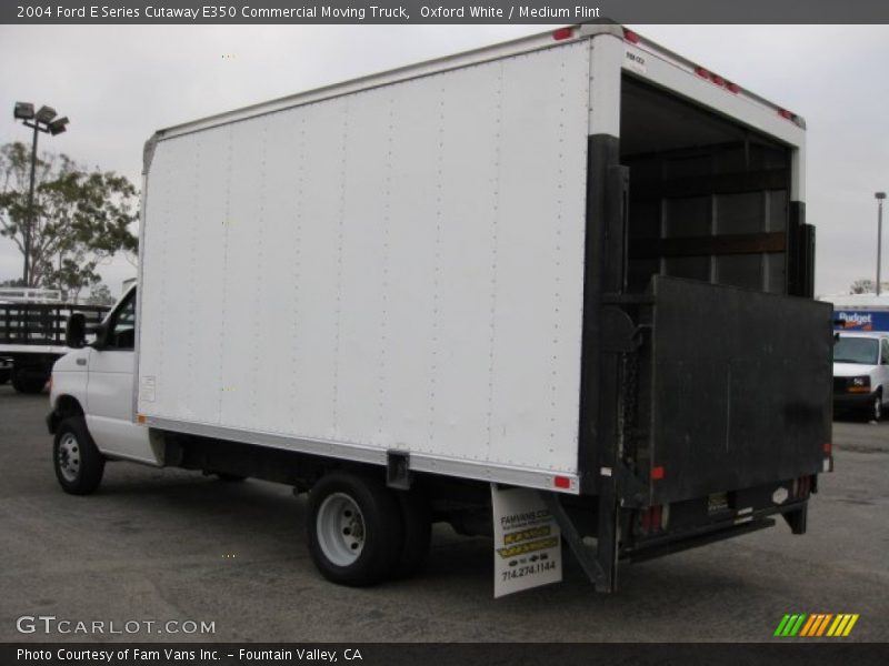 Oxford White / Medium Flint 2004 Ford E Series Cutaway E350 Commercial Moving Truck