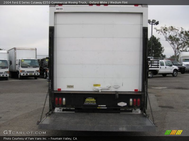 Oxford White / Medium Flint 2004 Ford E Series Cutaway E350 Commercial Moving Truck