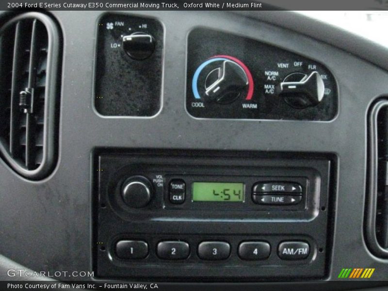 Oxford White / Medium Flint 2004 Ford E Series Cutaway E350 Commercial Moving Truck