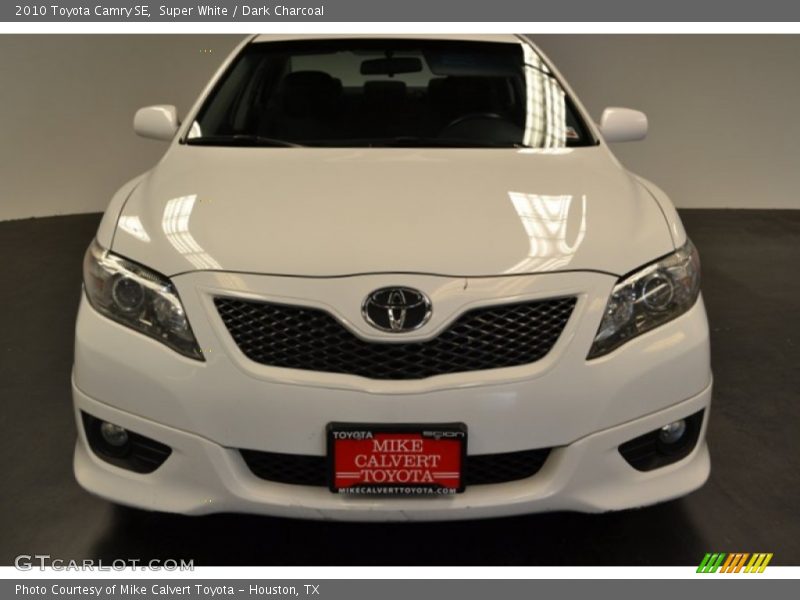Super White / Dark Charcoal 2010 Toyota Camry SE