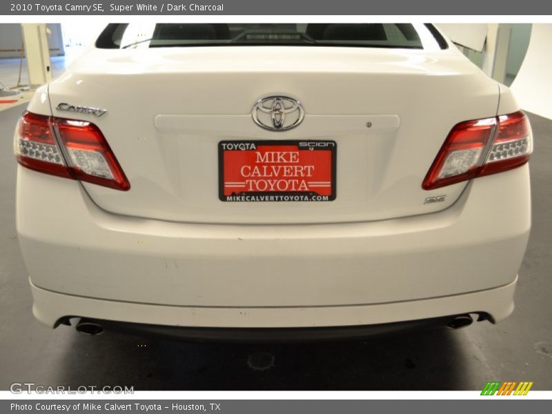 Super White / Dark Charcoal 2010 Toyota Camry SE