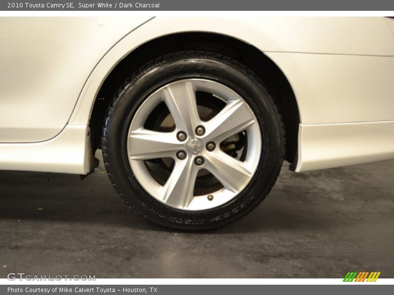 Super White / Dark Charcoal 2010 Toyota Camry SE