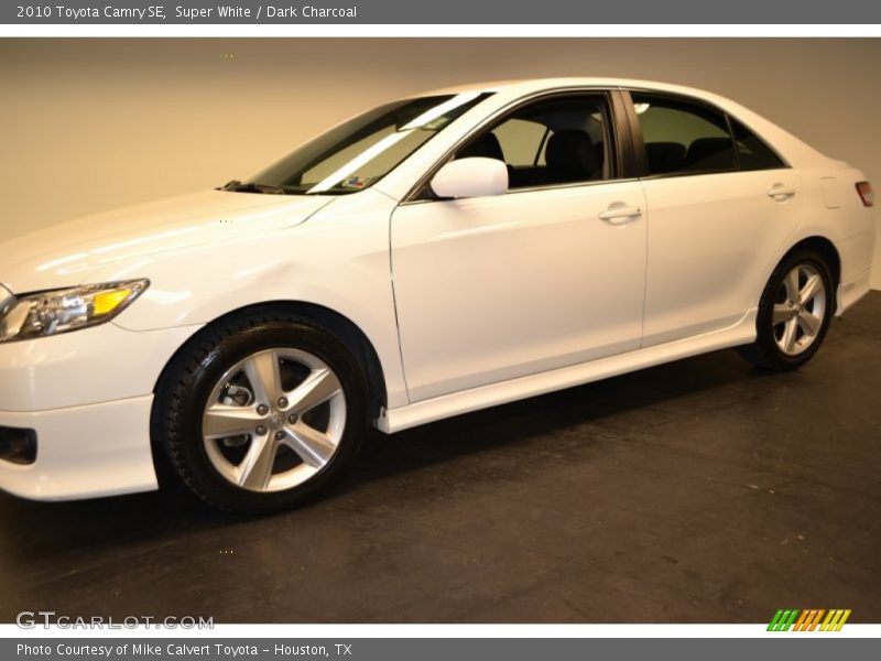 Super White / Dark Charcoal 2010 Toyota Camry SE