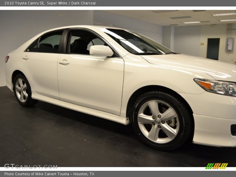 Super White / Dark Charcoal 2010 Toyota Camry SE