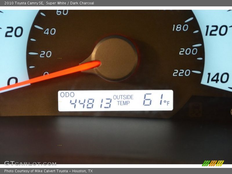 Super White / Dark Charcoal 2010 Toyota Camry SE