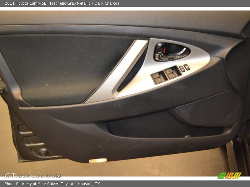 Magnetic Gray Metallic / Dark Charcoal 2011 Toyota Camry SE