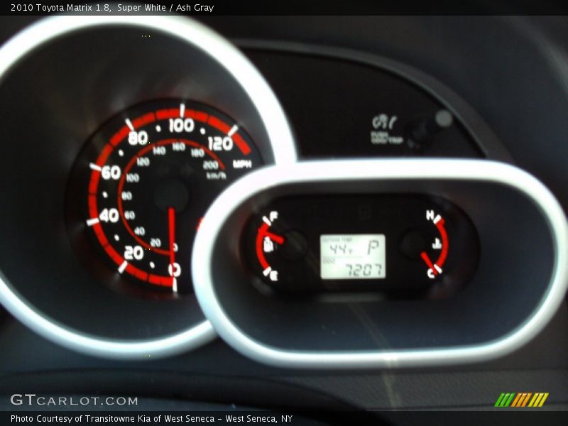 Super White / Ash Gray 2010 Toyota Matrix 1.8