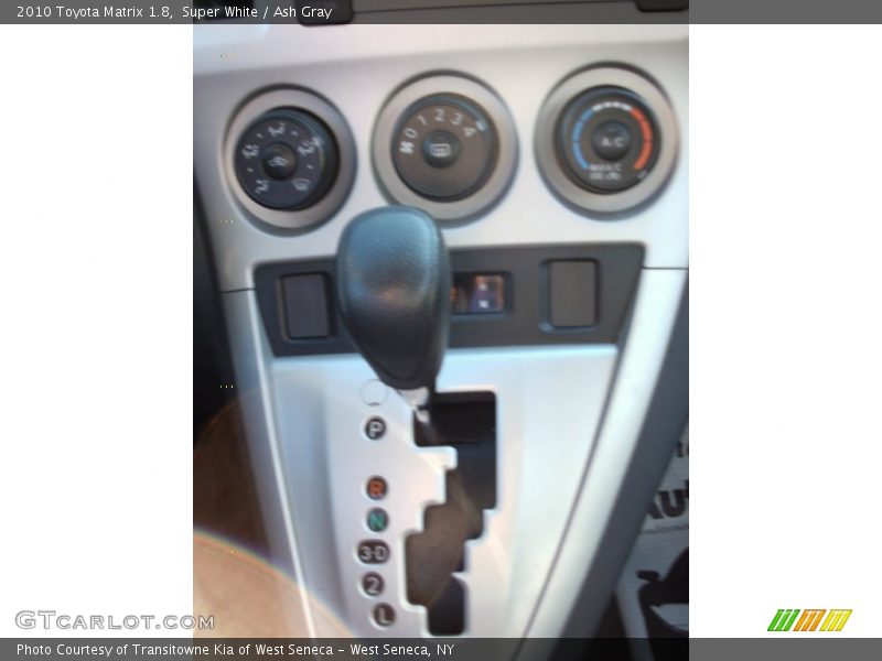 Super White / Ash Gray 2010 Toyota Matrix 1.8