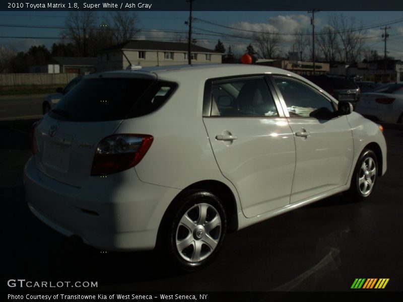 Super White / Ash Gray 2010 Toyota Matrix 1.8