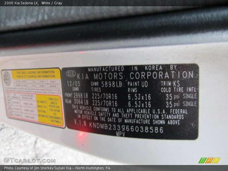 White / Gray 2006 Kia Sedona LX