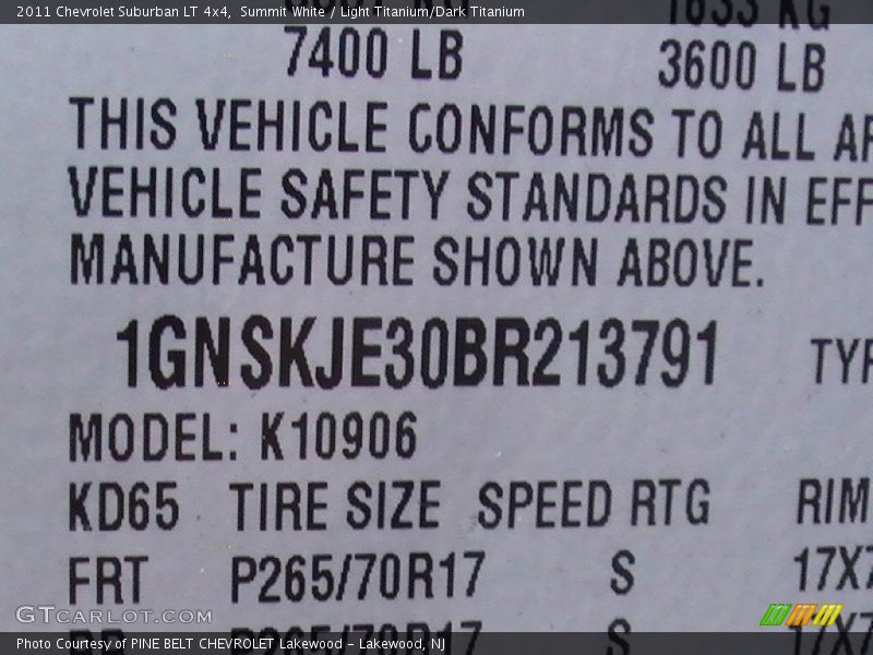 Summit White / Light Titanium/Dark Titanium 2011 Chevrolet Suburban LT 4x4