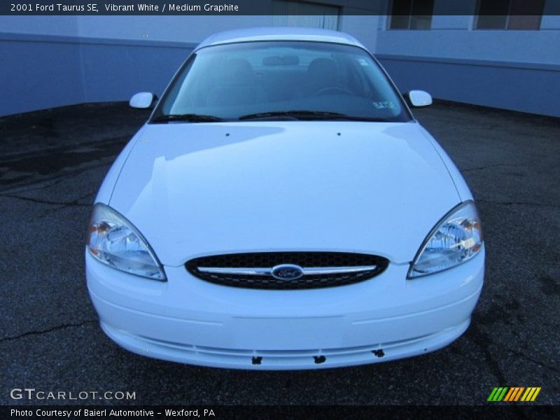 Vibrant White / Medium Graphite 2001 Ford Taurus SE