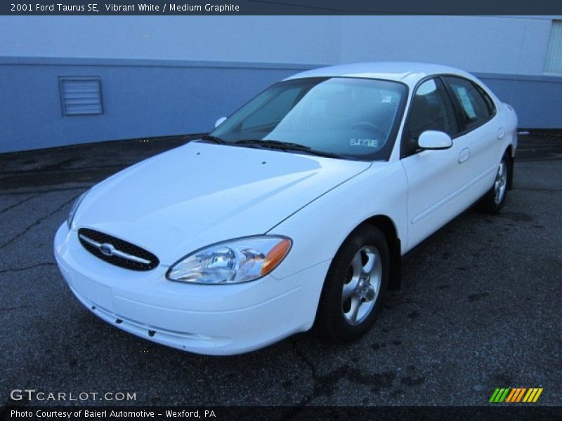 Vibrant White / Medium Graphite 2001 Ford Taurus SE