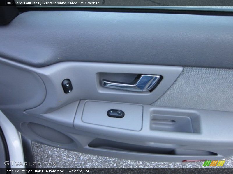 Vibrant White / Medium Graphite 2001 Ford Taurus SE