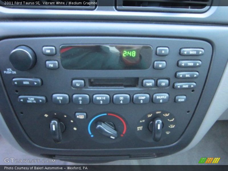Vibrant White / Medium Graphite 2001 Ford Taurus SE