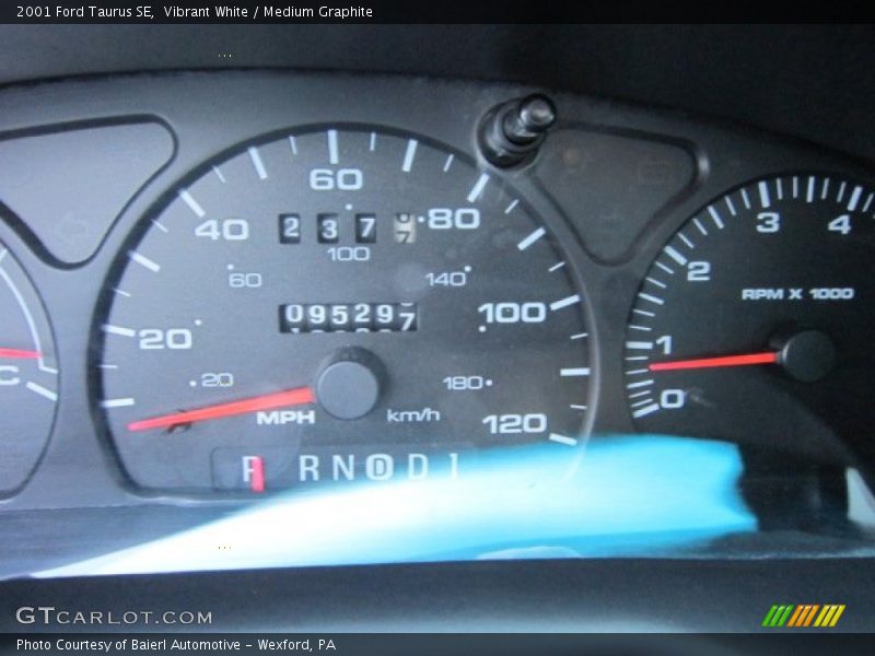 Vibrant White / Medium Graphite 2001 Ford Taurus SE