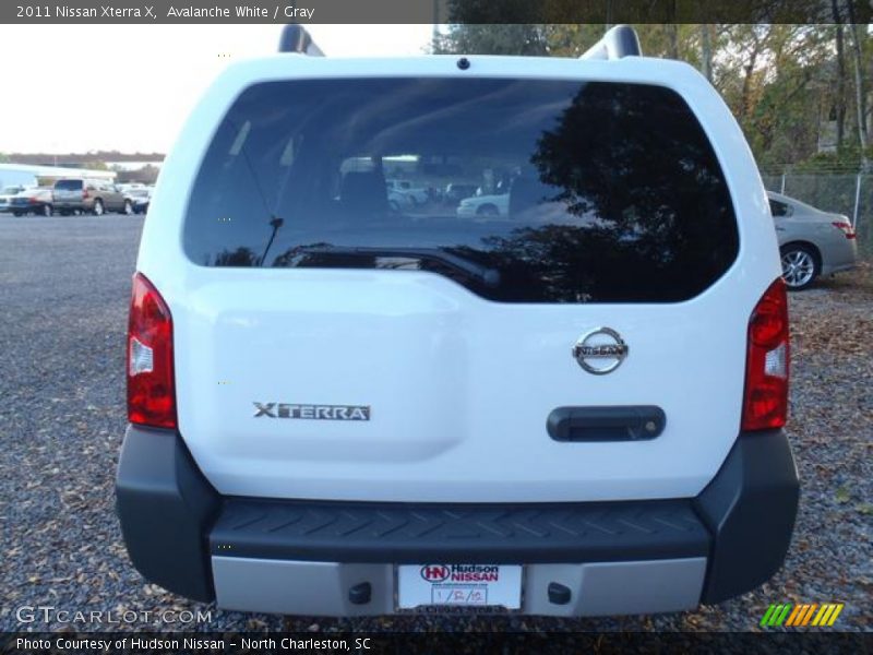 Avalanche White / Gray 2011 Nissan Xterra X