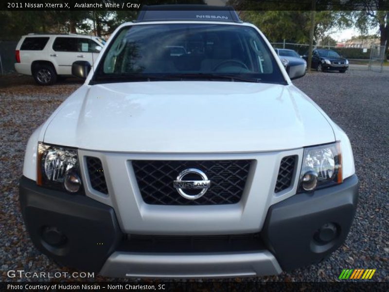 Avalanche White / Gray 2011 Nissan Xterra X