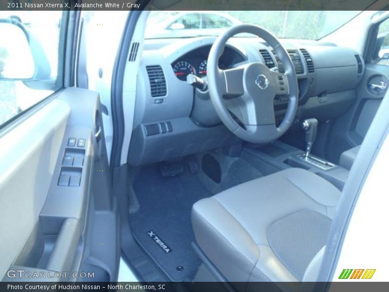 Avalanche White / Gray 2011 Nissan Xterra X