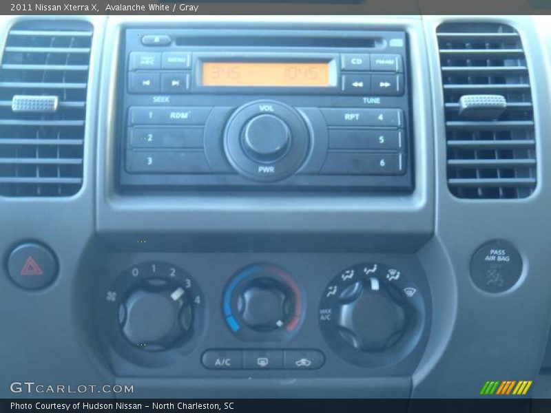 Avalanche White / Gray 2011 Nissan Xterra X