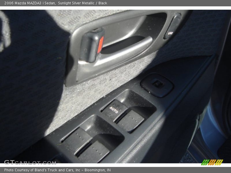 Sunlight Silver Metallic / Black 2006 Mazda MAZDA3 i Sedan