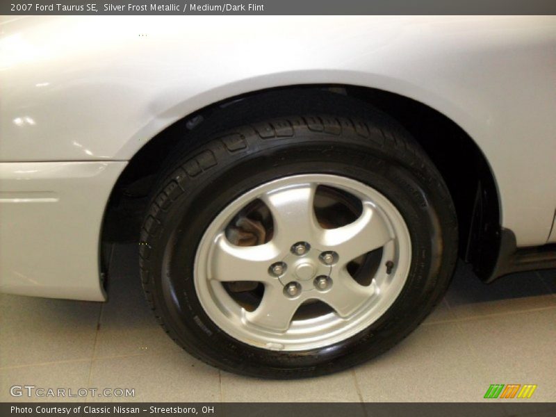 Silver Frost Metallic / Medium/Dark Flint 2007 Ford Taurus SE