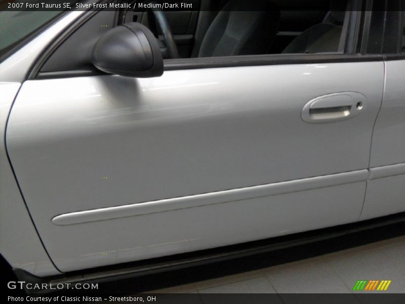 Silver Frost Metallic / Medium/Dark Flint 2007 Ford Taurus SE