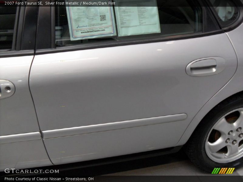 Silver Frost Metallic / Medium/Dark Flint 2007 Ford Taurus SE