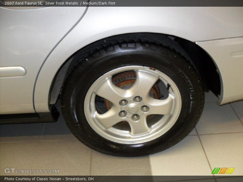 Silver Frost Metallic / Medium/Dark Flint 2007 Ford Taurus SE