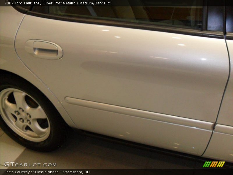 Silver Frost Metallic / Medium/Dark Flint 2007 Ford Taurus SE
